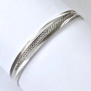 Sterling silver bangle